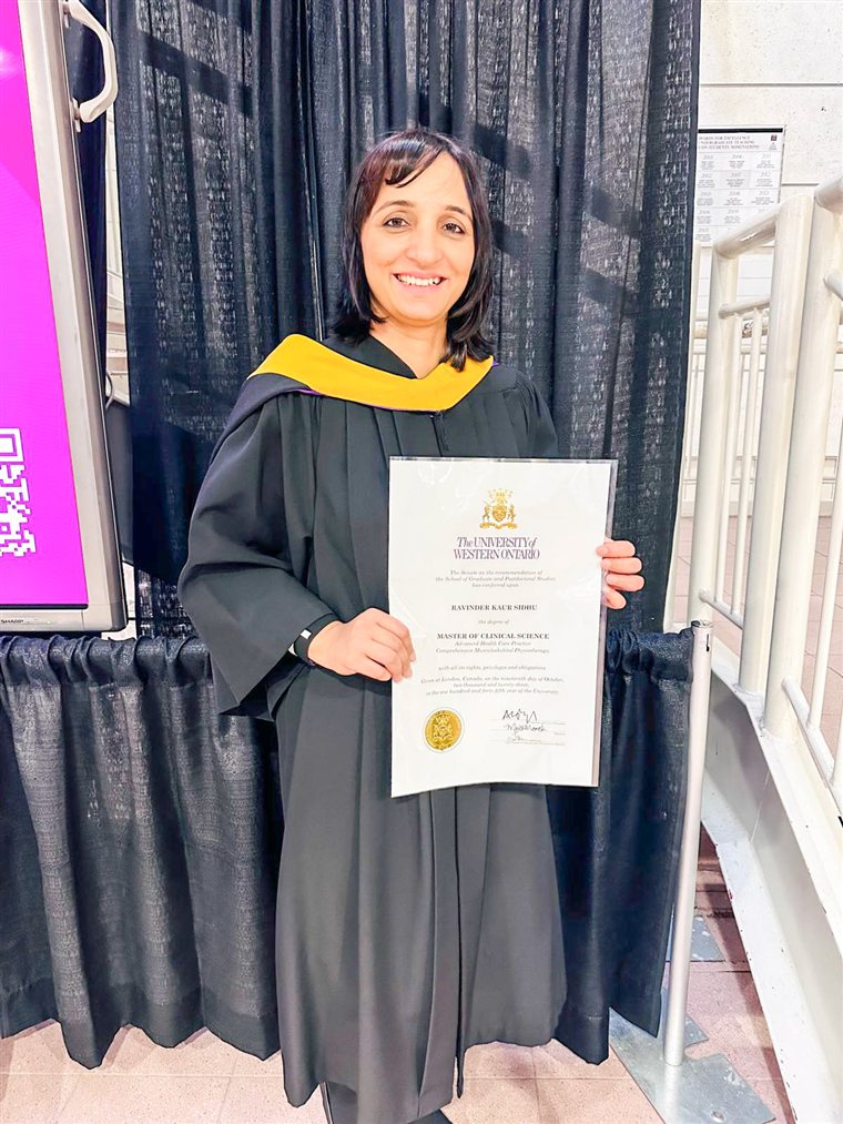 Ravinder Kaur Sidhu, founder of Circle Physiotherapy, receiving her Master of Clinical Science degree from Western University