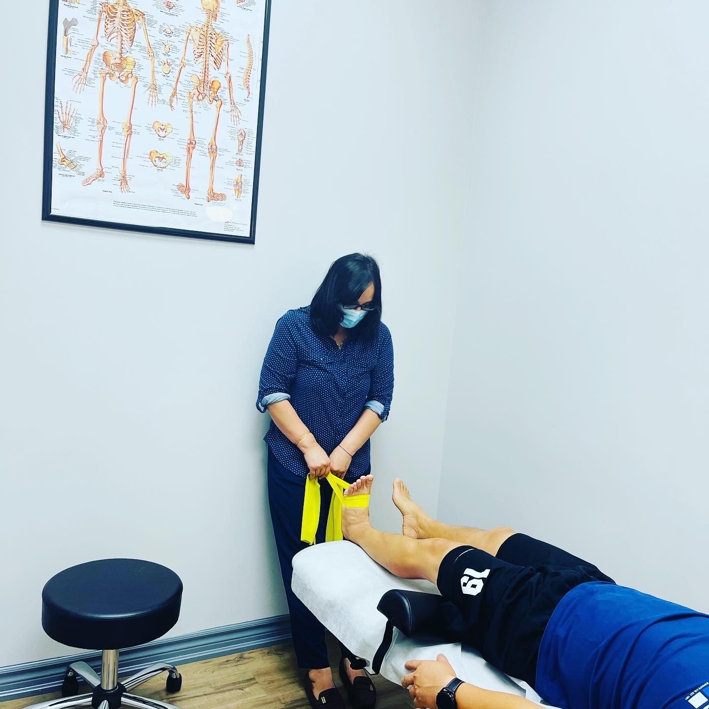 Hands-on physiotherapy treatment session at Circle Physiotherapy Brampton